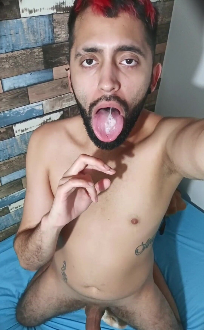 Camilo Brown: Я записал (и проглотил) свой первый камшот года для тебя.