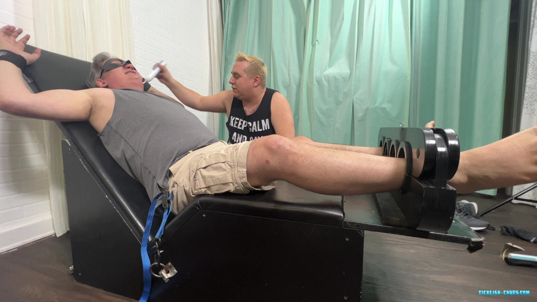 Ticklish Chubs: Infamous Achilles dikongkek!