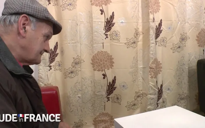 La France a Poil: Horny brunette fucks old man in waiting room