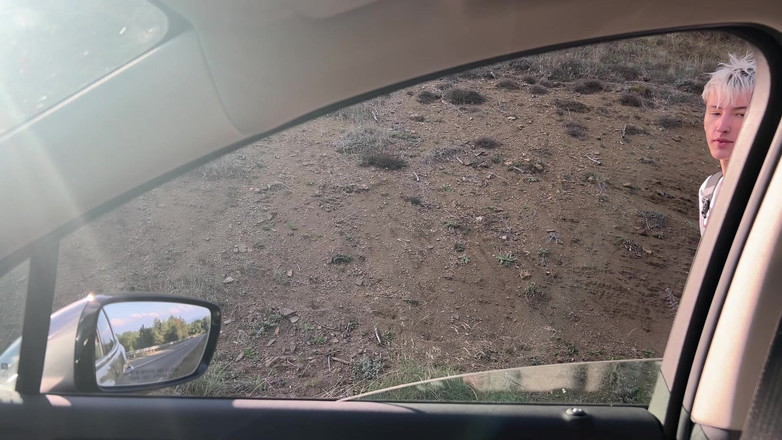 Oliver Strelly: Cewek imut ini lagi asik nyepong kontol ayah tirinya di...