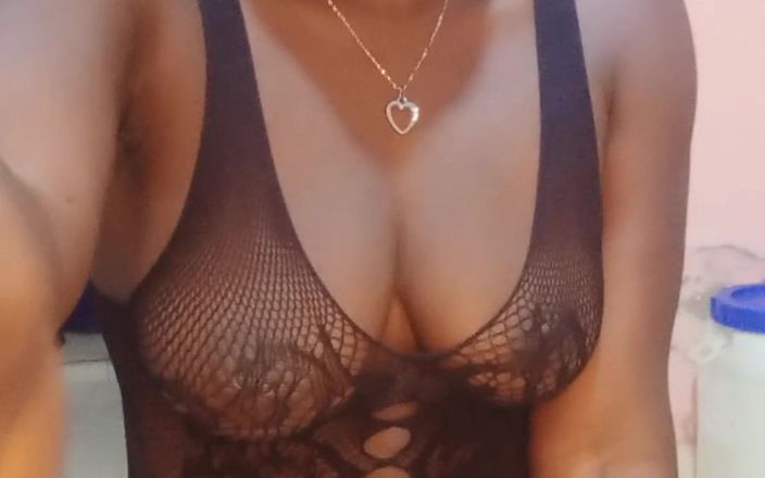 Super sexy ebony cuties: Tischficken in sexy netz-outfit