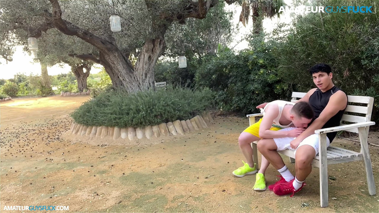 Amateur Guys Fuck: एजीएफ: मैं पार्क में अपने दोस्त के साथ पूर्ण दृश्य में मज़े करता हूँ! पेशाब शामिल है