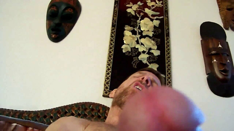 Hairyartist: Sklouznutí ptáka - Chlupatýrův obrovský penis utíká