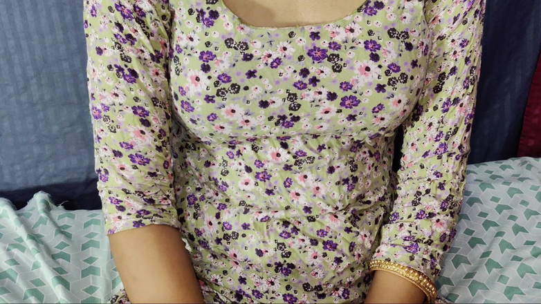 KavitaBhabhi: Chudakkar Mossy bugün yumruğunu yakaladı, ben de ona muafiyetini verdim