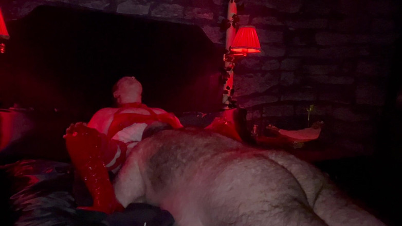 Aaexperiencesltd: Cadoul de Crăciun al stăpânei Satana pentru țâțe