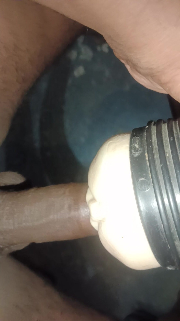 Bottom26: Scopa la figa di un giocattolo