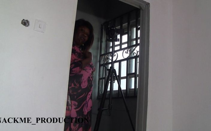 NACKME_PRODUCTION: Madura milf rainha vusi entra para chupar meu pau