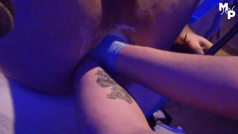 Marcus Pollack Gay: Legs wide apart and anal fisting