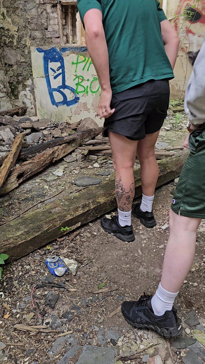 gaynaughtywelsh: Urbane Erkundung mit großem gut bestückten Ginger Chav in verlassenen...