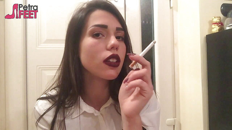Smokin Fetish: Super sexy Italian girl teasing everyone with her smoking
