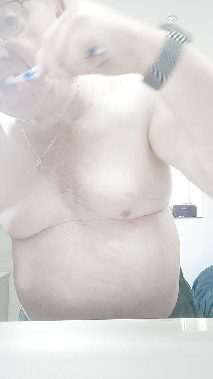 Karlchengeil: Tetas balanceándose