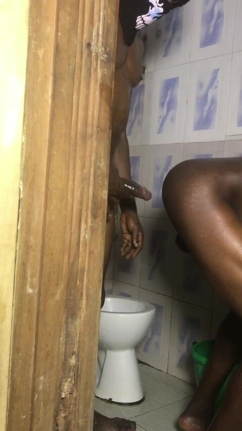 Sexydaddy: Бандитый топ трахает мощное дно в ванной отеля с его массивным членом