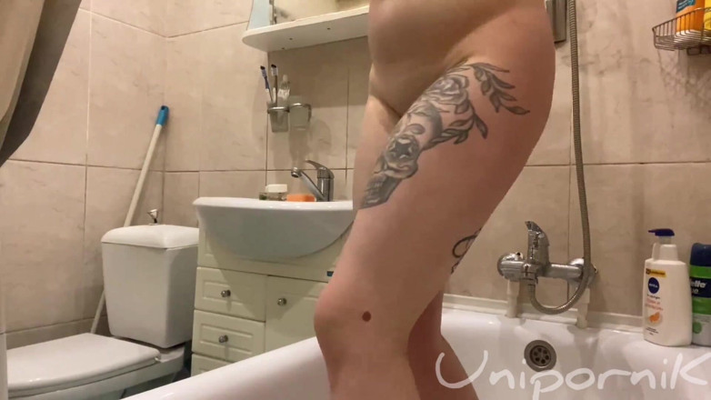 UniporniK: Mi scopo in bagno - Uniporni k