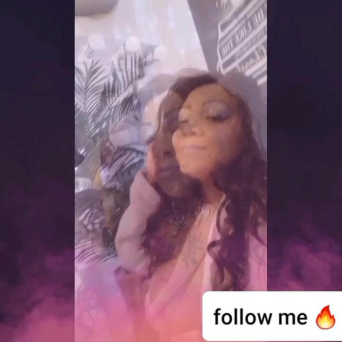 Glitters smoke haus: 粘着性を見てください。