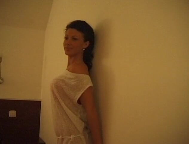 Flash Model Amateurs: Photo shooting with stunning brunette