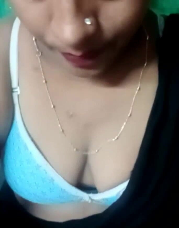 rubana: भारतीय सौतेली मम्मी अपनी नीली ब्रा में