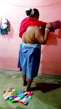 Sari cayendo después de baño sfw