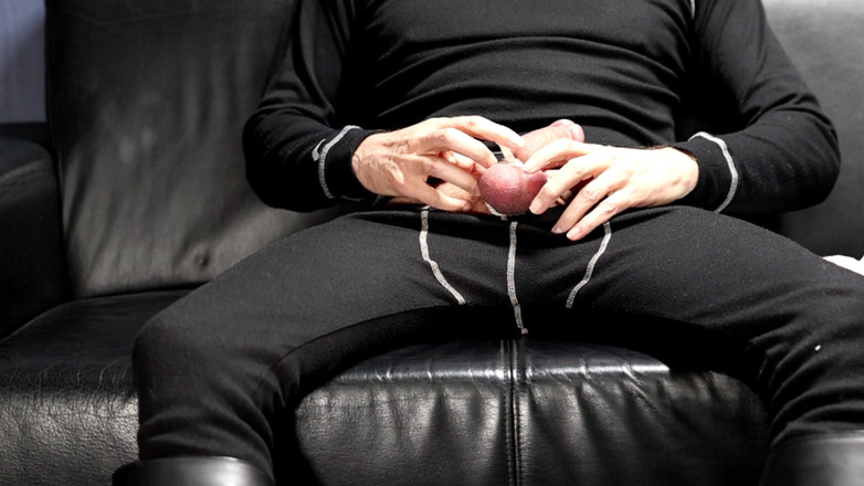 Boototternl: Daddy Bindt Zijn Pik En Ballen Met Een Touw