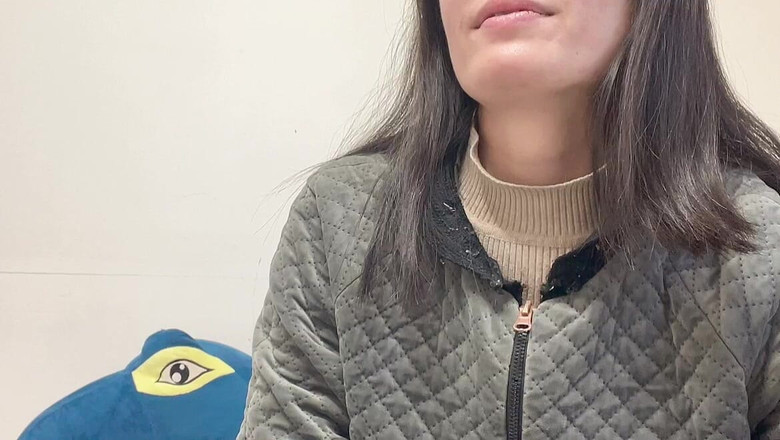 sweethanajapanese: Hana nosí oblečení a pak jde na záchod Chcací voda...