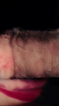 Close-up íntimo: Lábios trancados em êxtase