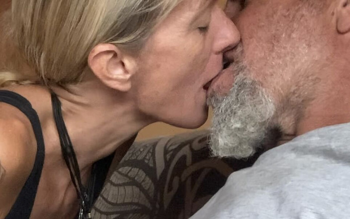 Cristina Sauvage: Oavsiktlig avsugning på morgonen - Långt ner i halsen, jag kommer...