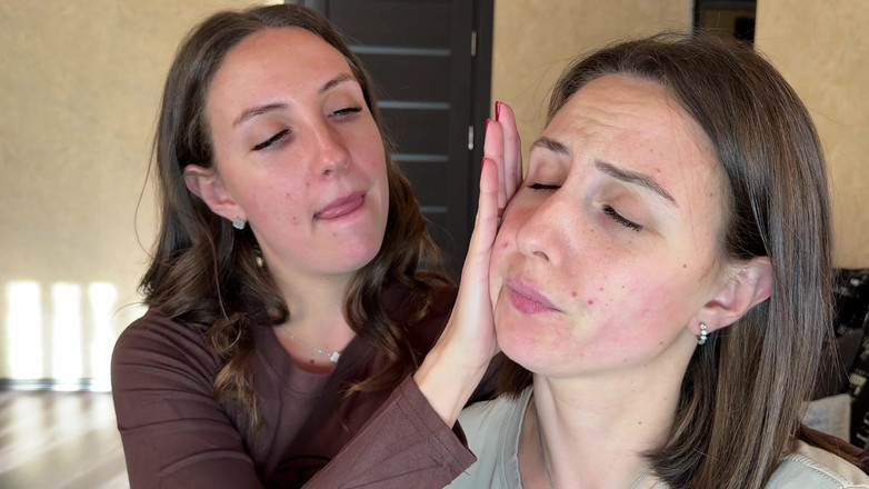 Hottie goddess: 얼굴 빨간 뺨 때리기