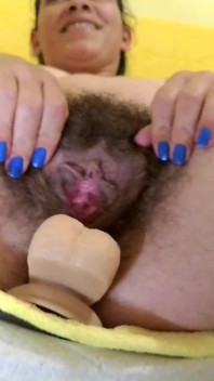 Anal com grande consolo close-up