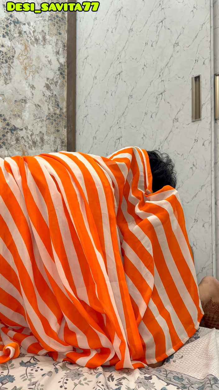 Desi Horny Savita: ハードディックによるインドの女の子オレンジサリーファック