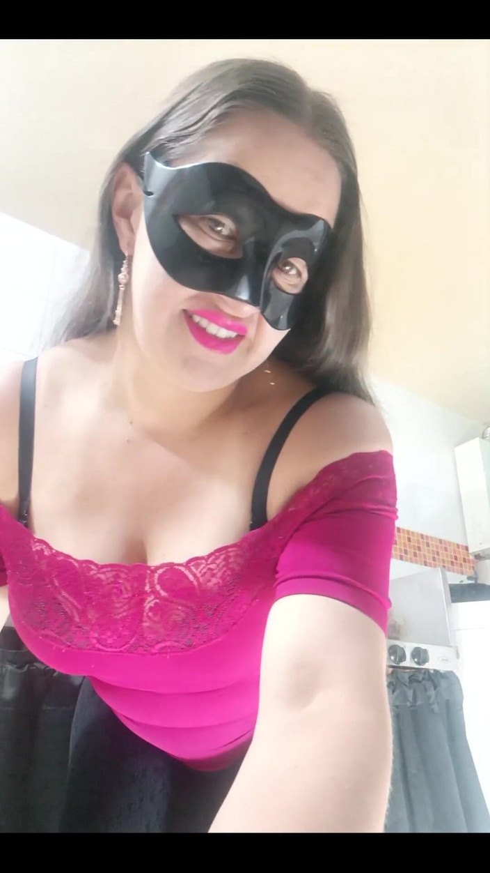 Valery Saenz xxx: Büyük am frikiği ile Kolombiyalı sürtük üvey anne fantezisi