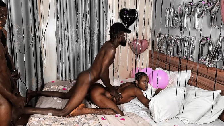 Baddestboyx: Doğum günün kutlu olsun 16 sevimli adam benimle kutladı