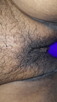 Bhabhi được mát-xa trong âm hộ