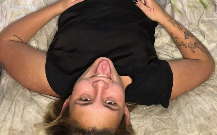 Naomi Simon: Cewek semok latina lagi asik pesta seks liar