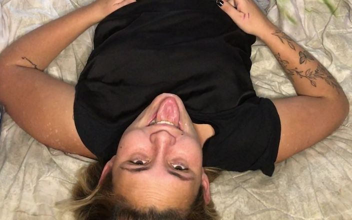 Naomi Simon: Festande latina suger tjock kuk