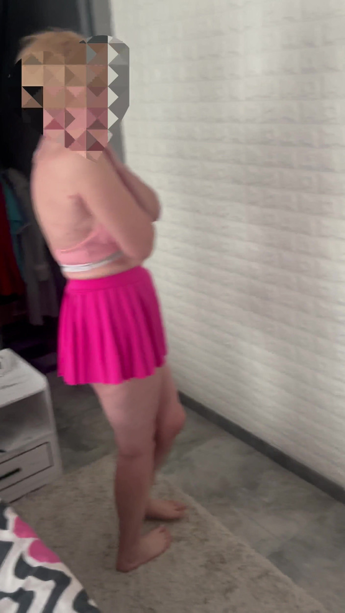 SashMash: Istri saya dengan atasan merah muda dan saya