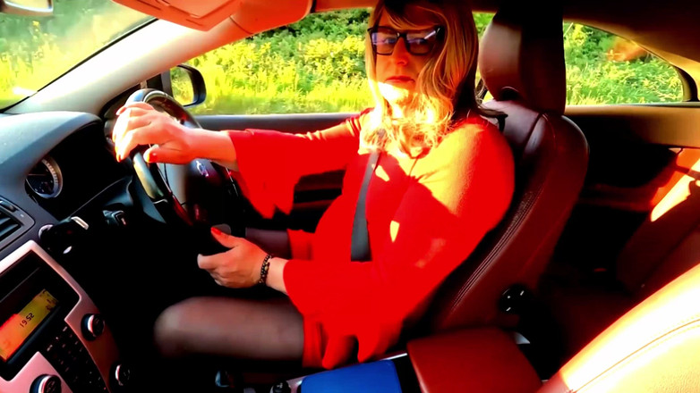 Kellycd2022: Кроссдрессер Kellycd2022 мастурбирует на солнце в любительском видео