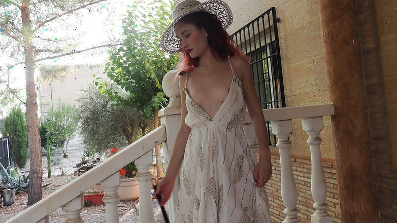 Arielortizx: Pendant qu’Ariel Ortiz balaye l’entrée de sa maison, son voisin...