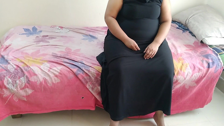 Aria Mia: 거리에서 섹시한 소녀를 집으로 데려와 500 루피를 따먹어