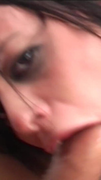 Victoria Brown, MILF sexy à gros nichons, fait un trio hardcore avec deux étalons à gros nichons