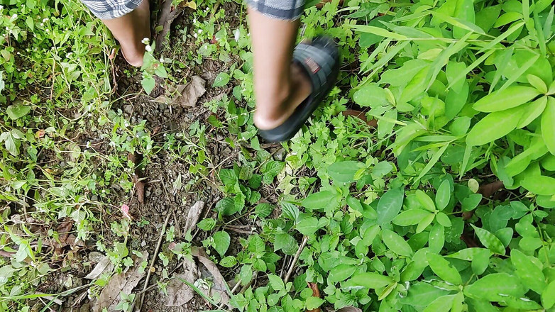 ChickenPuti: 隣人はガールフレンドをジャングルに連れて行き、彼女をファック