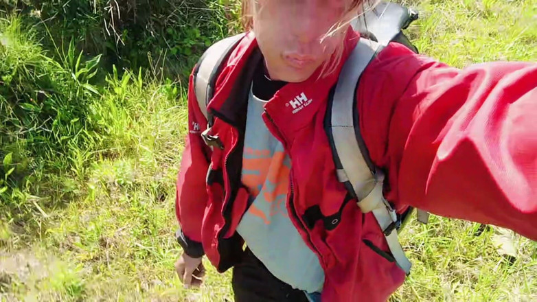 Sexi boy skinny nice: Seksowny facet na polanie plaży trochę