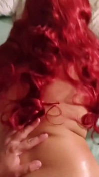 Filem rahsia pertemuan Tinder berambut merah