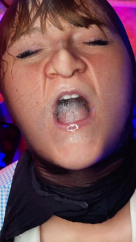 Spitty Suckjob Nylon Head
