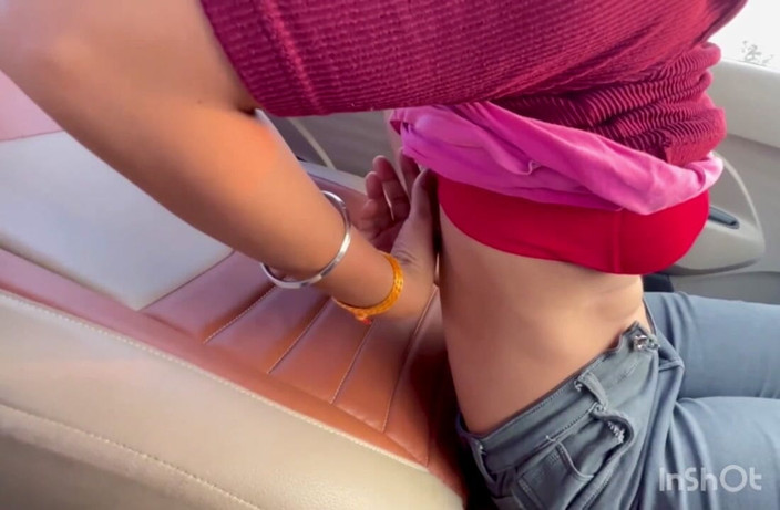 My_Baby: Desi -flicka som ger avsugning till sin pojkvän i bilen