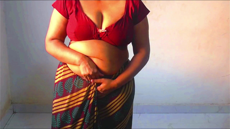 Nusrat710: Nusrat bhabhi cantik India menunjukkan memeknya yang besar