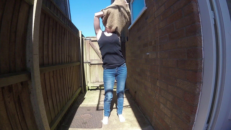 Littlevixen: Mẹ kế gầy gò cởi quần áo ngoài trời