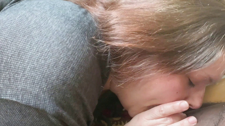 Girthyfreak: La vicina è venuta a dire la mia musica era troppo...