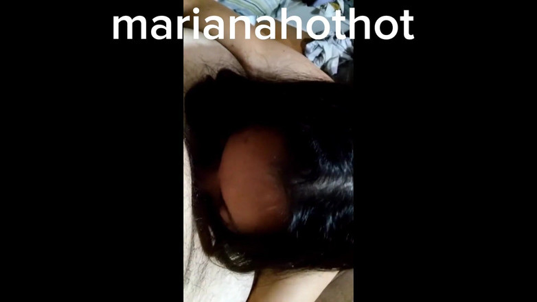 Marian sofar: Marianahothot polyká ptáka při rozhovoru s lidmi