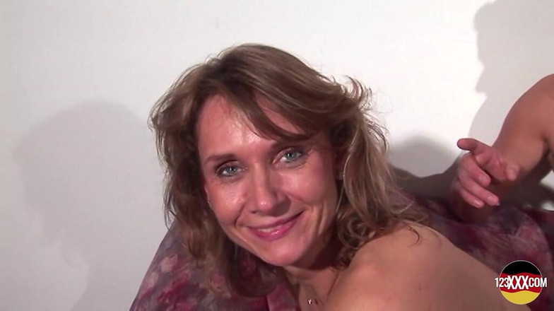 123XXX - 100% Amateurs: Умелая немецкая женщина показывает, как это делается