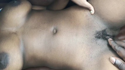 Loversinbed: Prsatá teen faith v prstění