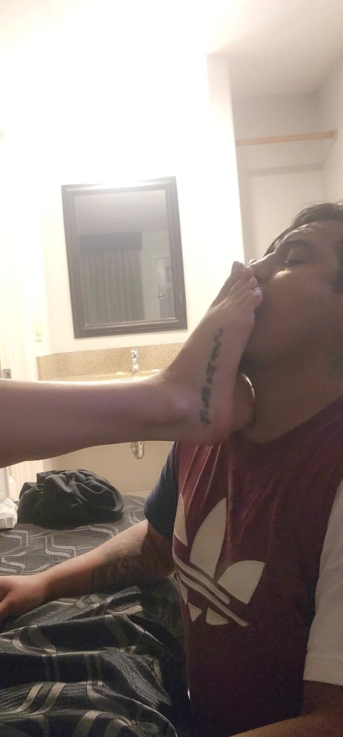 Adriano22: Feet Worship